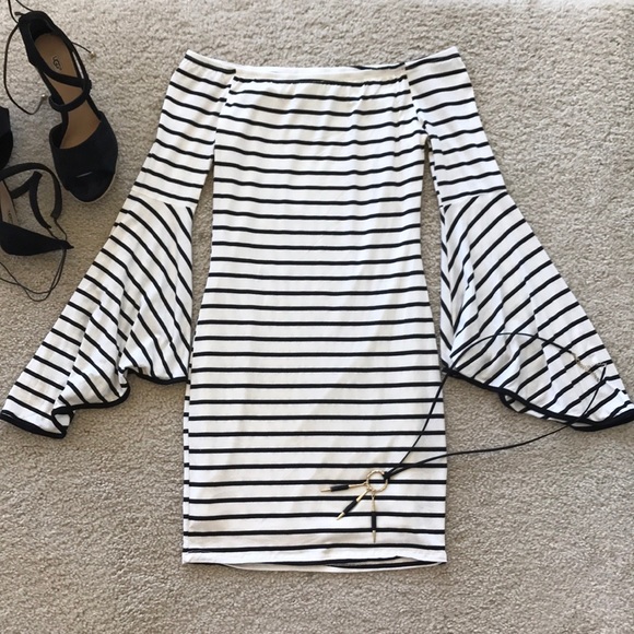 🎉1 SMALL🎉Off the Shoulder Bell Sleeve Dress - Picture 7 of 8